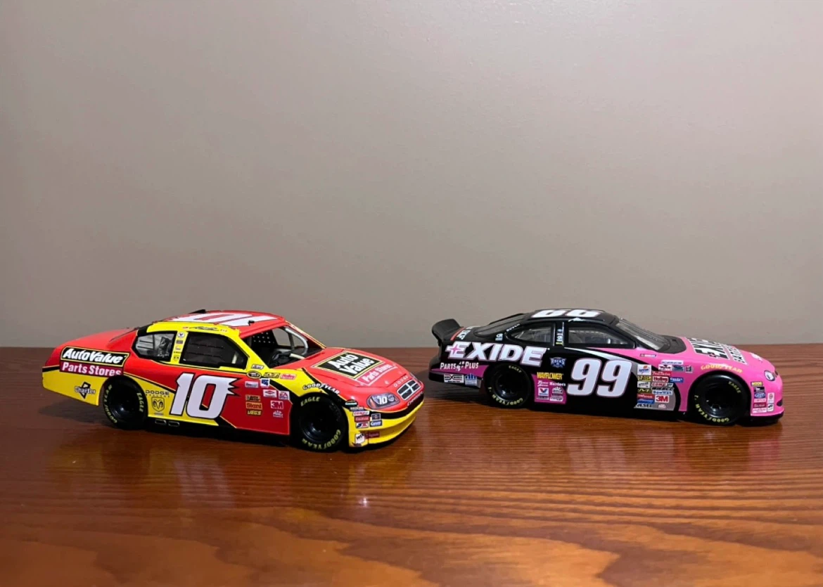NASCAR CARS 1:24 SCALE DIECAST (Read description) - photo 2