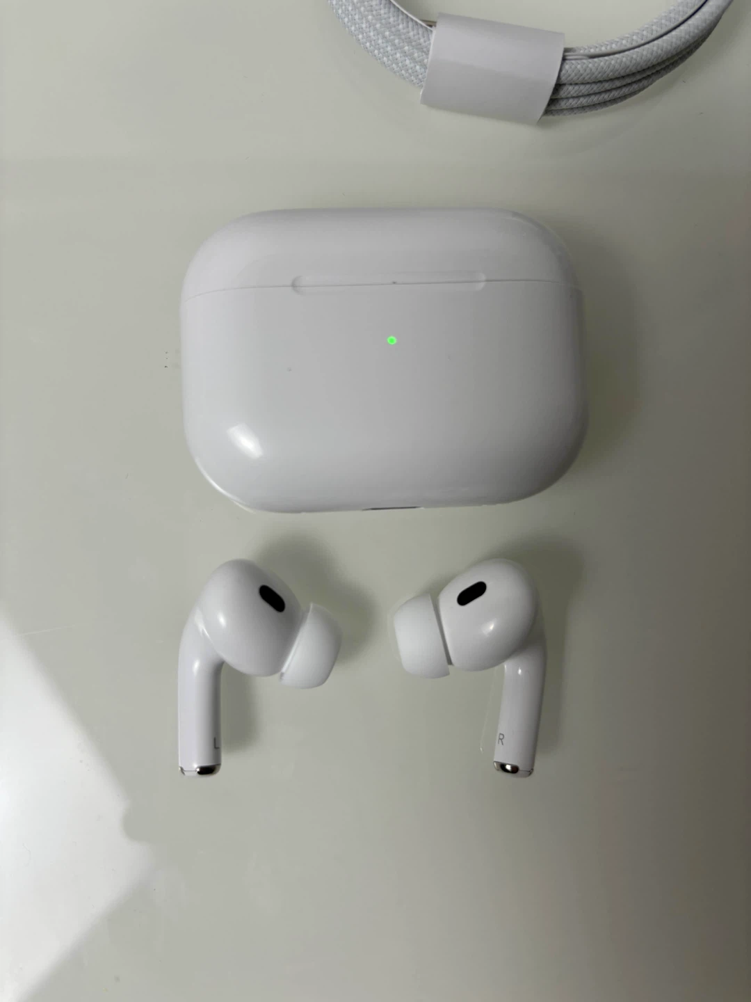 Apple AirPods Pro 2nd gen - photo 2