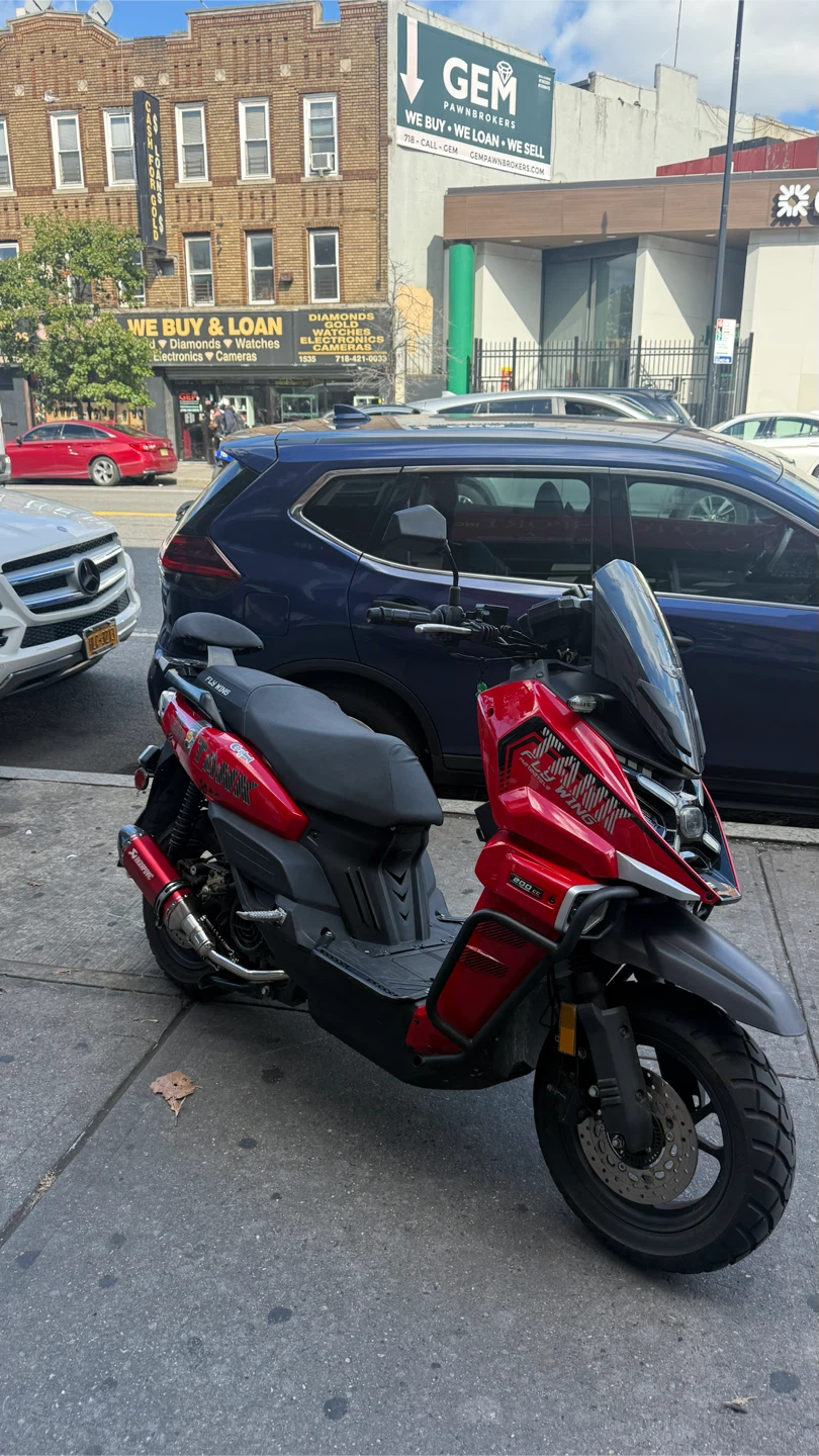 2025 200cc moped - photo 2