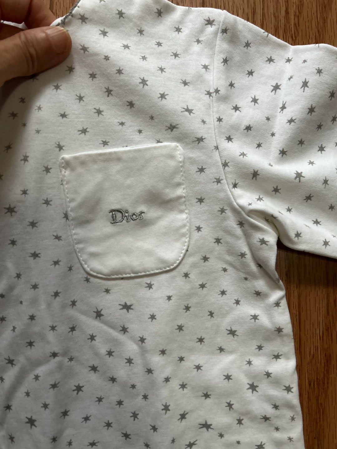 New Baby Dior star print onesie with matching hat - photo 2
