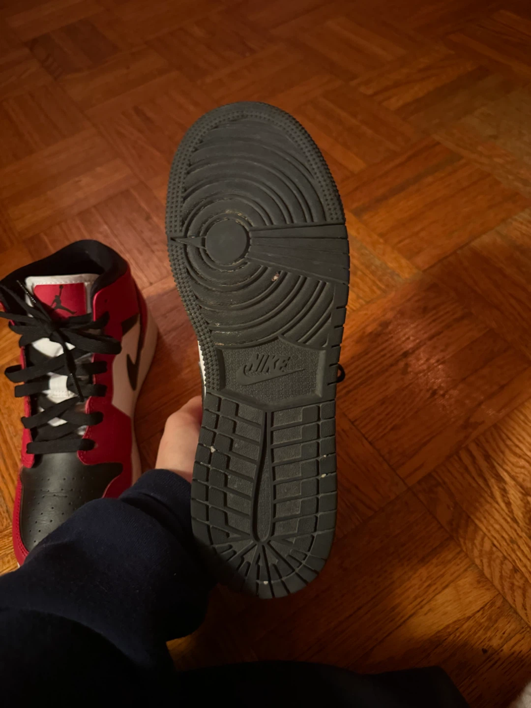 Nike Air Jordan 1 Mid Chicago Black Toe - photo 2