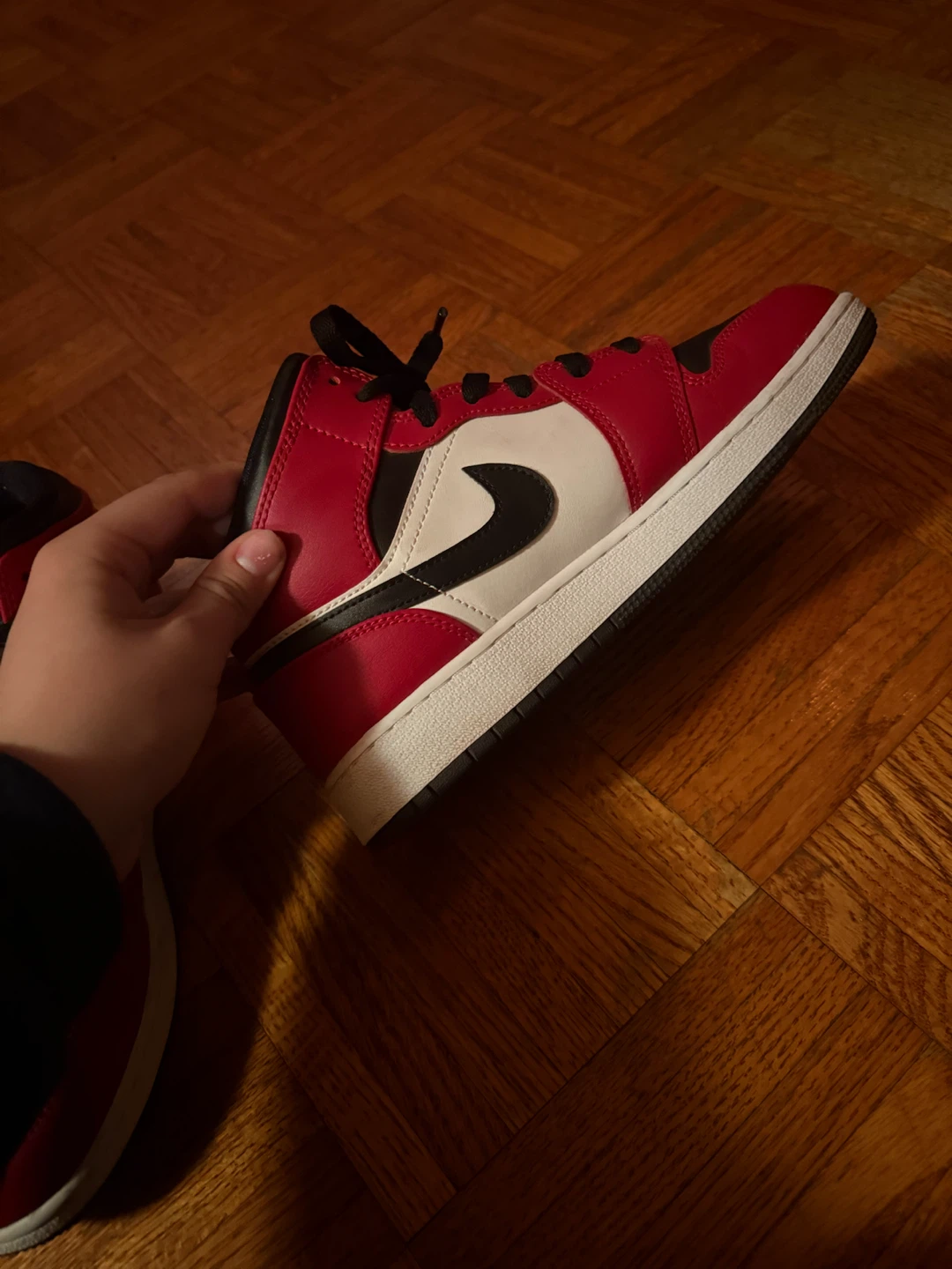 Nike Air Jordan 1 Mid Chicago Black Toe - photo 3