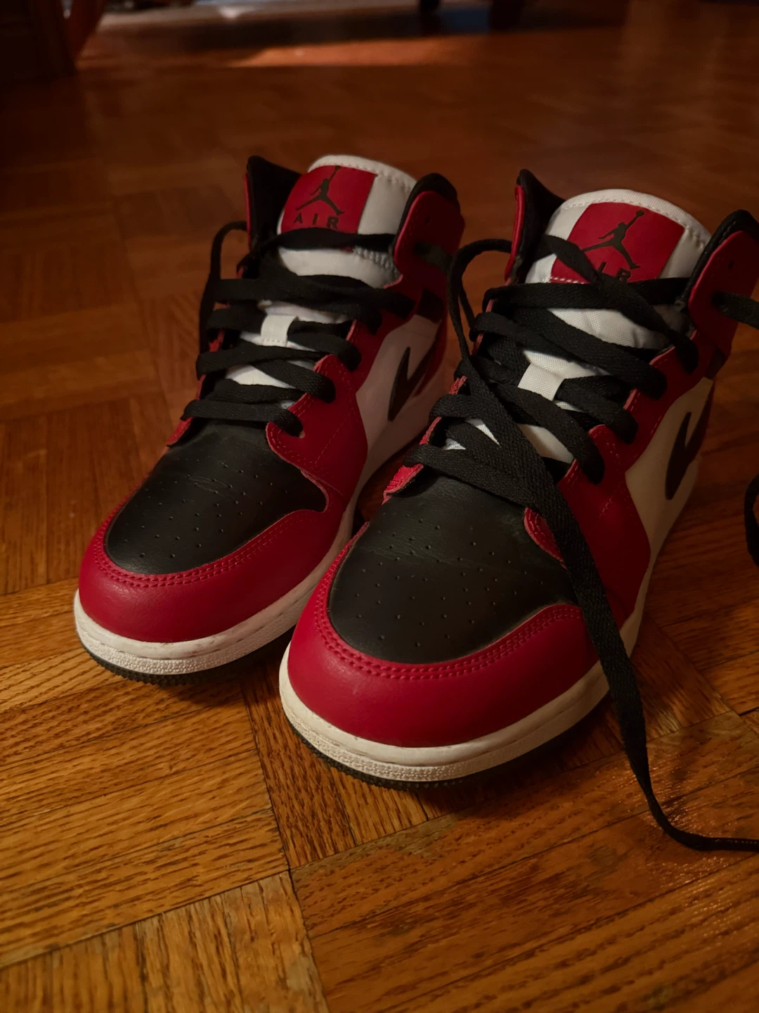 Nike Air Jordan 1 Mid Chicago Black Toe - photo 5