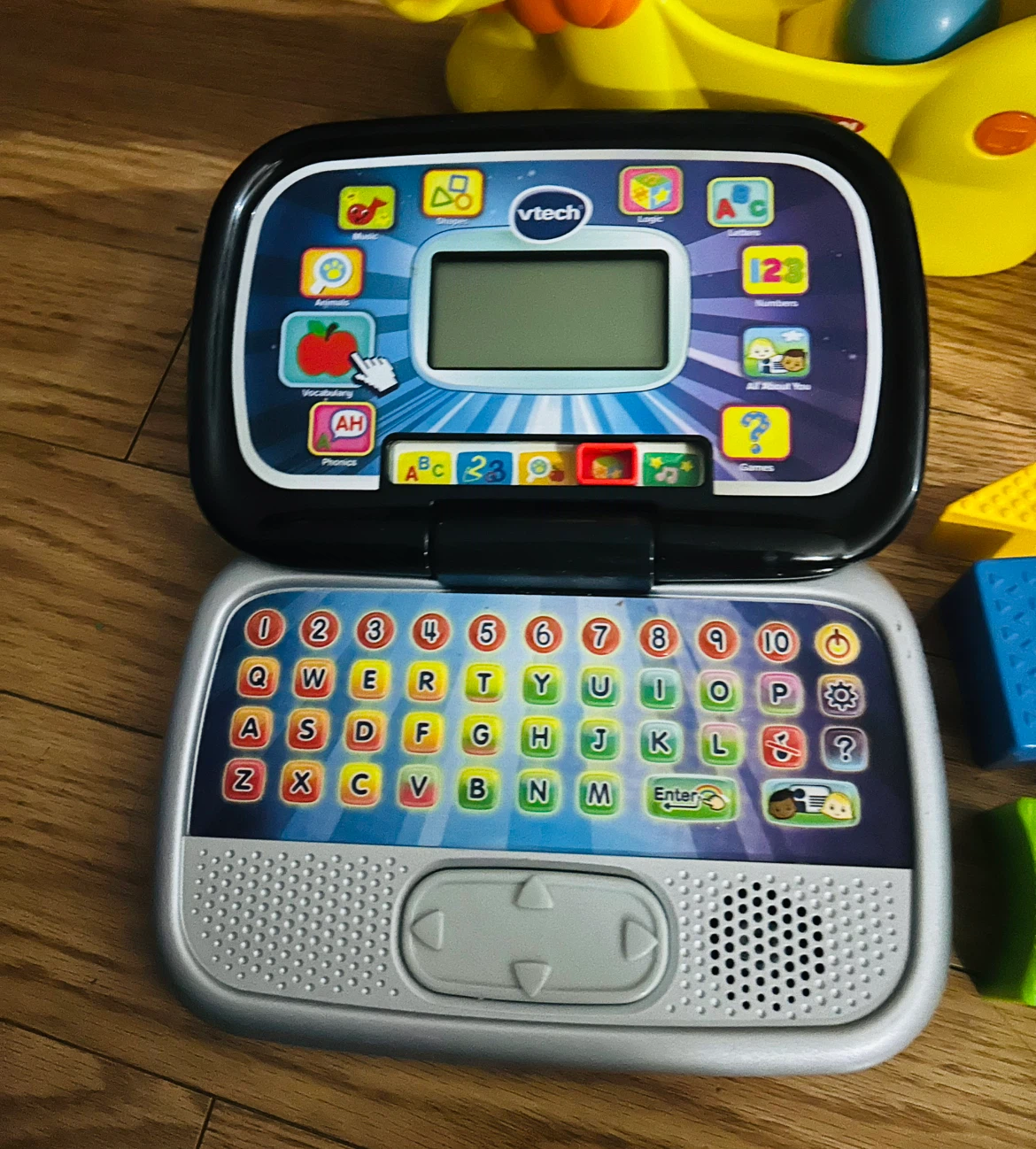 VTech Laptop and Playskool Shape Sorter Toy Set - photo 2