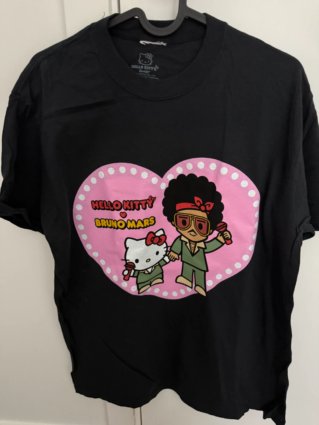 🎀 Hello Kitty x Bruno Mars 👕✨