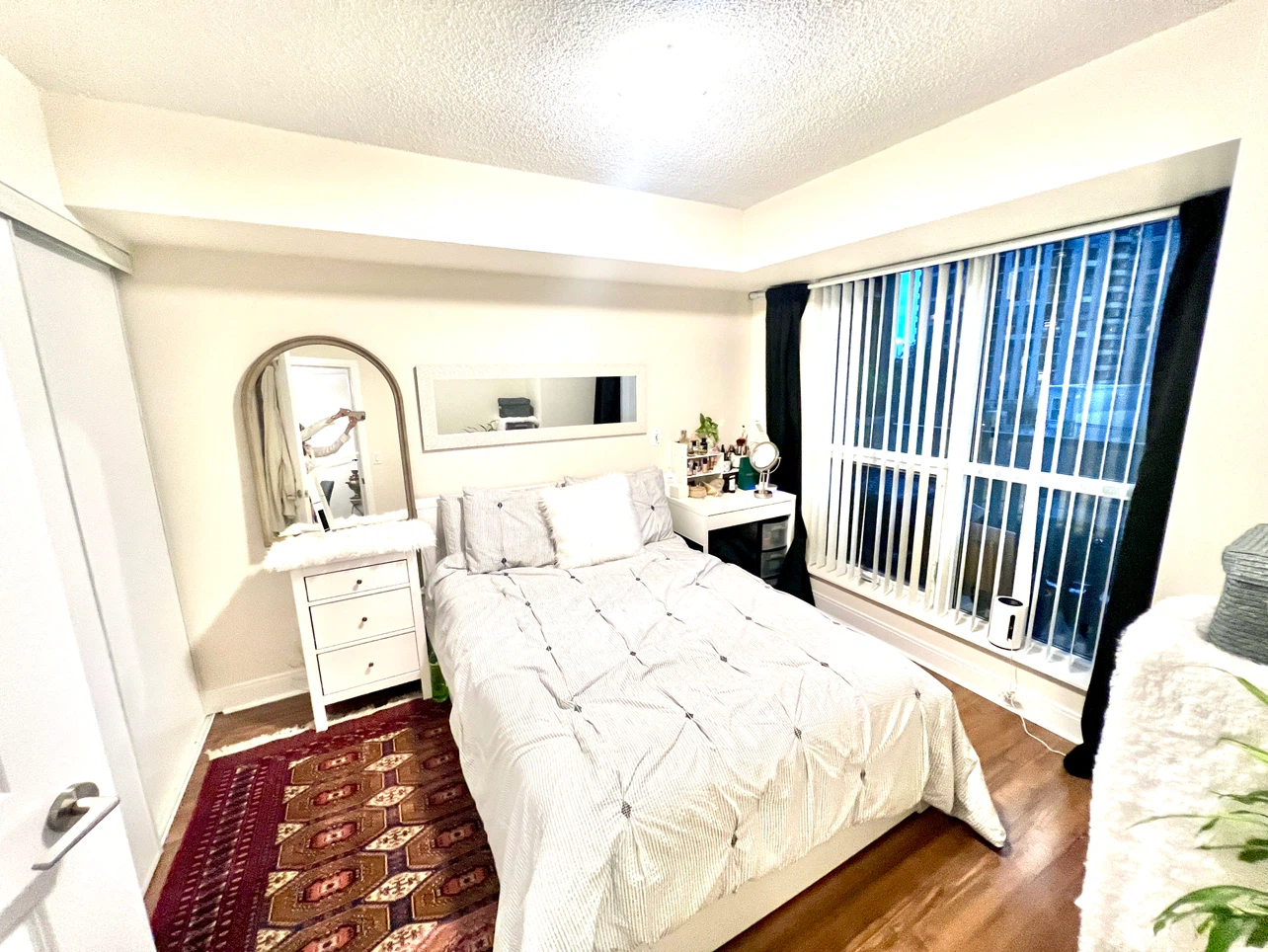 Please take over one bedroom condo + parking - photo 3