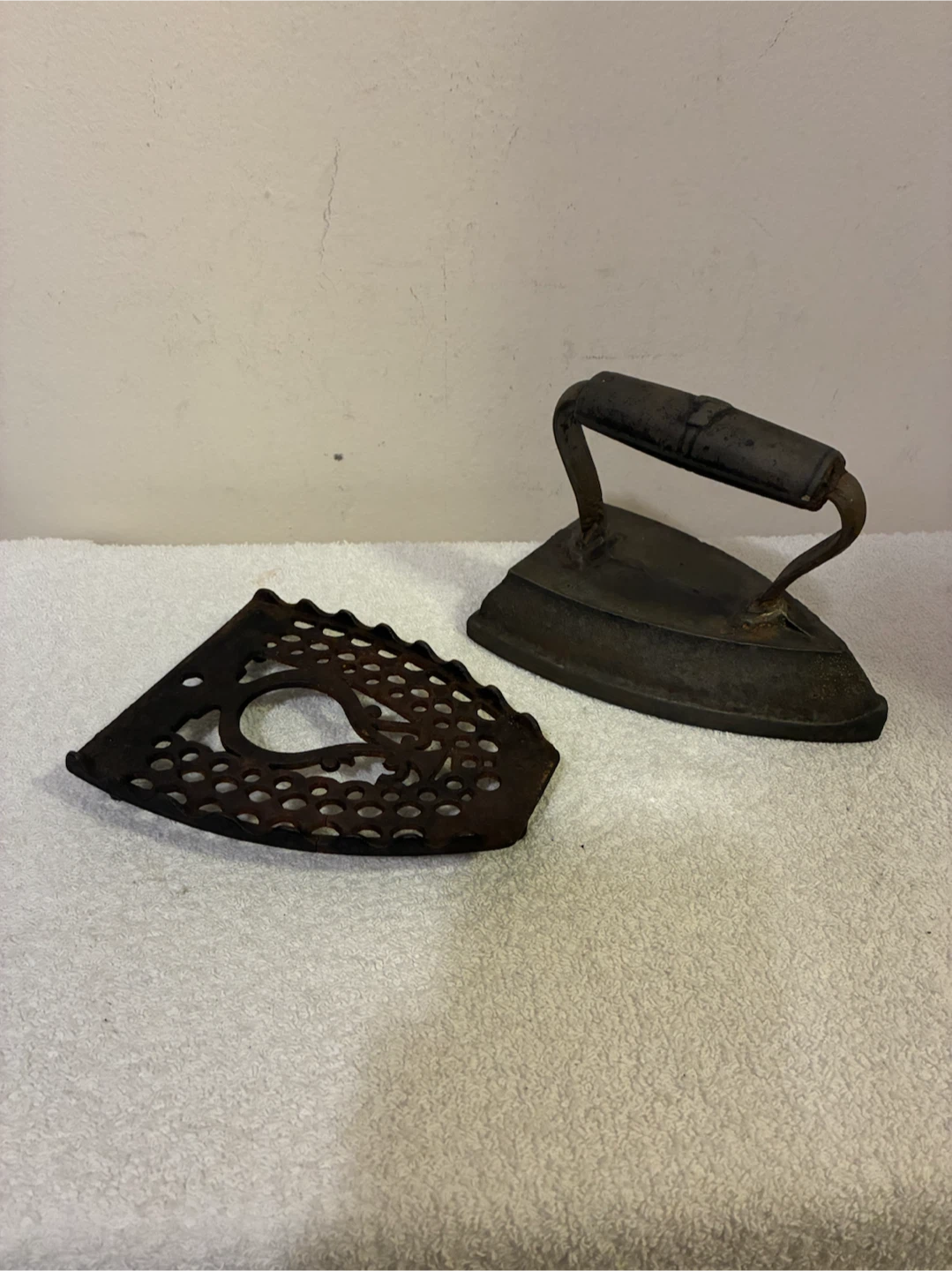 Vintage Cast Iron Flat Iron with Trivet - photo 2