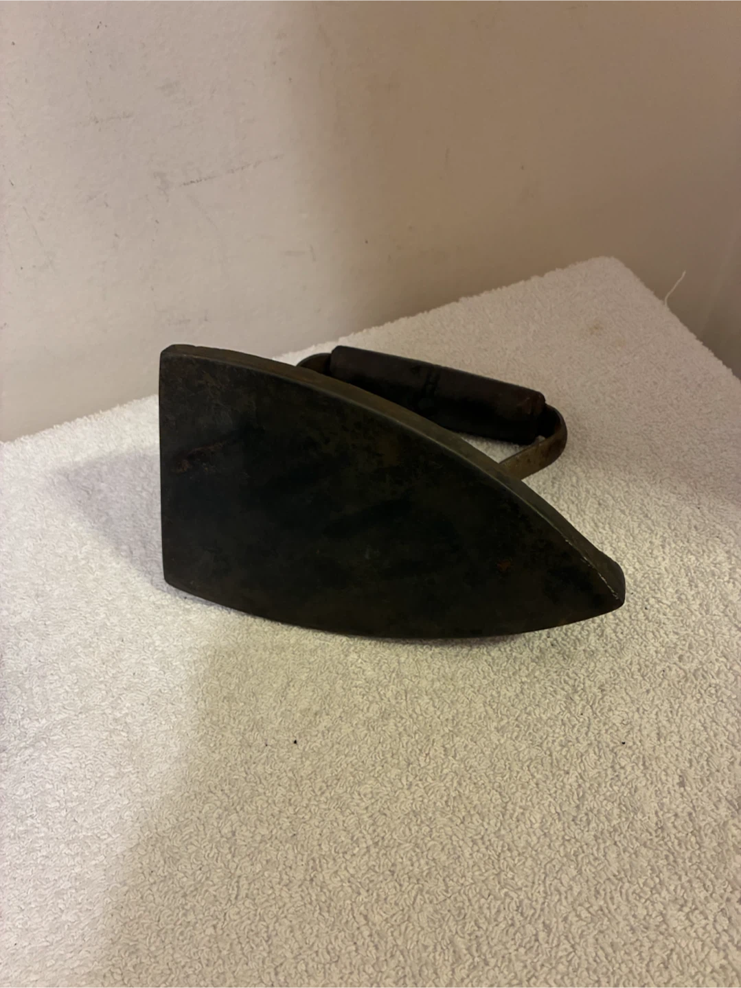 Vintage Cast Iron Flat Iron with Trivet - photo 4
