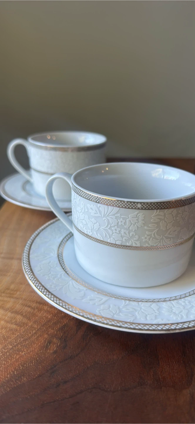 Classic Fine Porcelain Tea Cups and Saucers