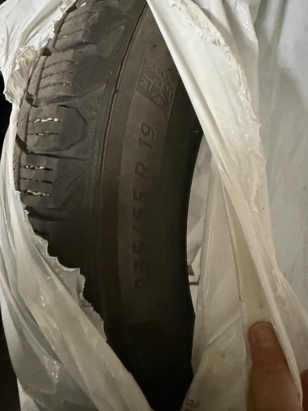 Set of 4 Michelin Tires 235/55 R19 - photo 2