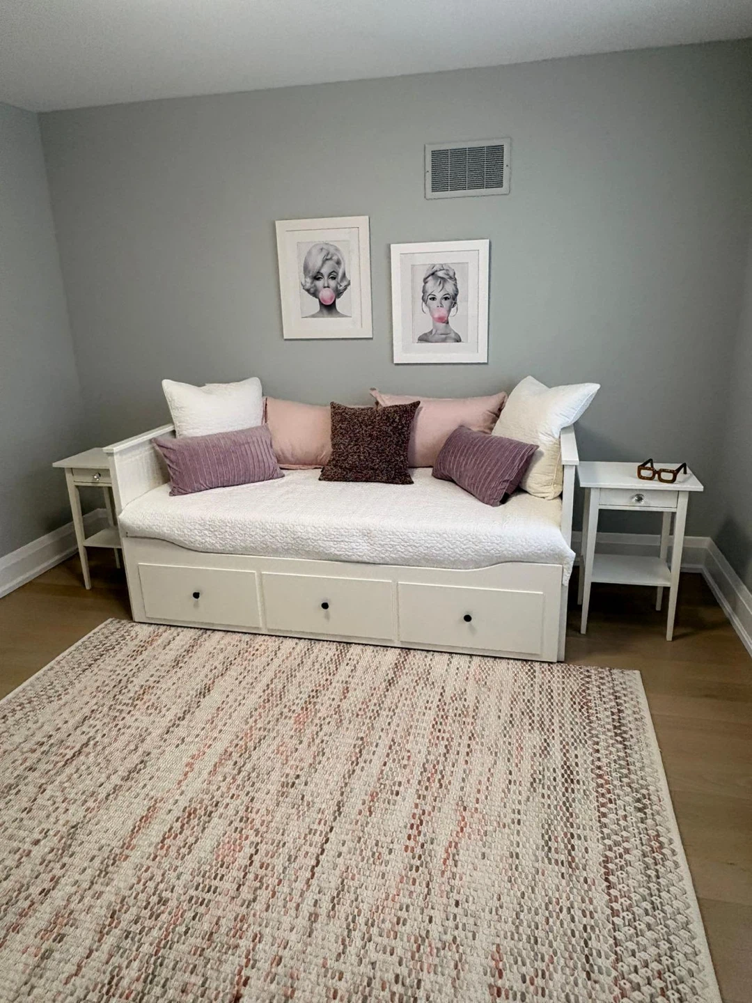 IKEA HEMNES Daybed with 3 Drawers/2 mattresses - White