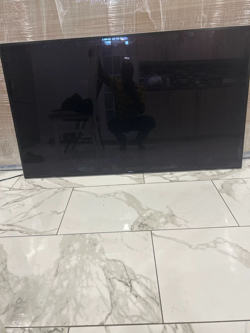 Samsung 60 inch 4k tv and remote have the stand - photo 2