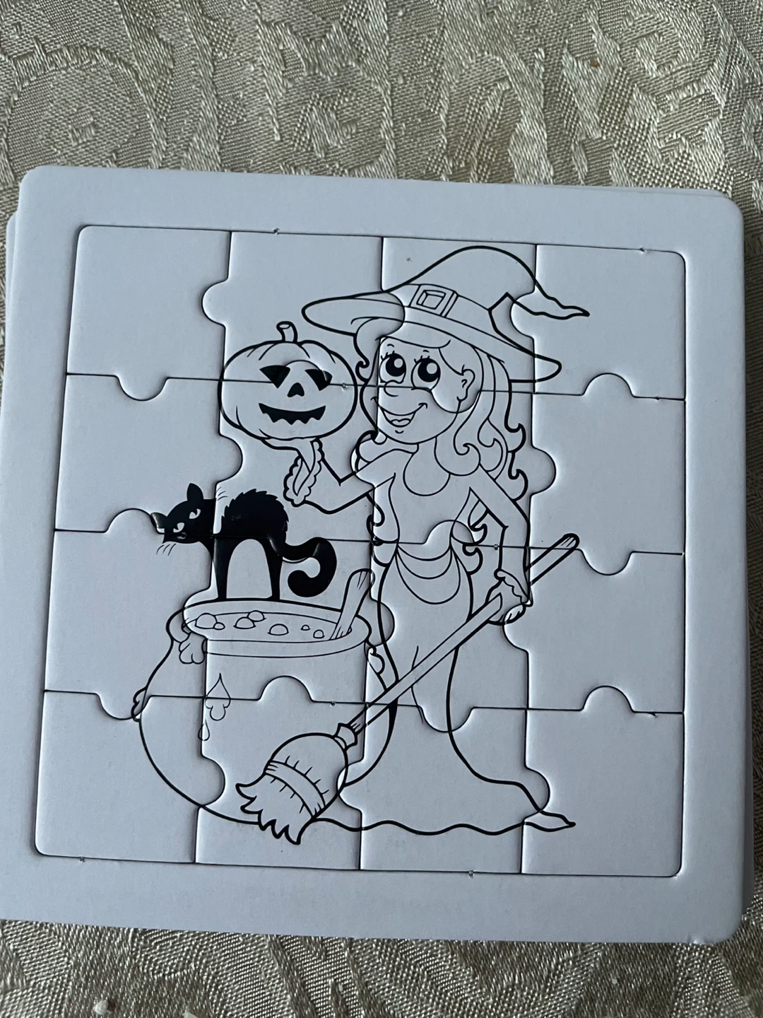 NEW! Pack of 27 Halloween Colouring Puzzles - photo 2