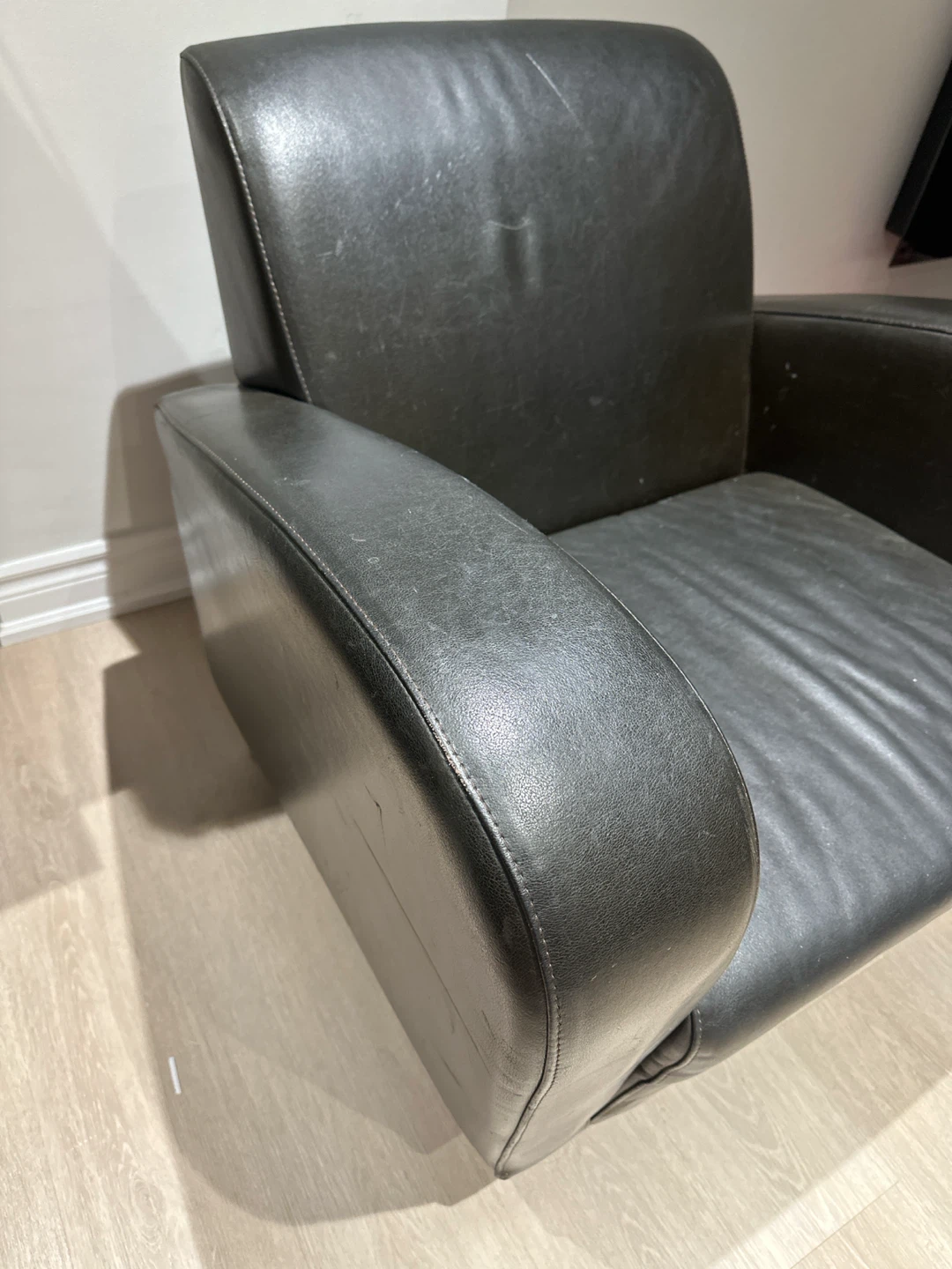 Black Leather Accent Armchair - photo 2