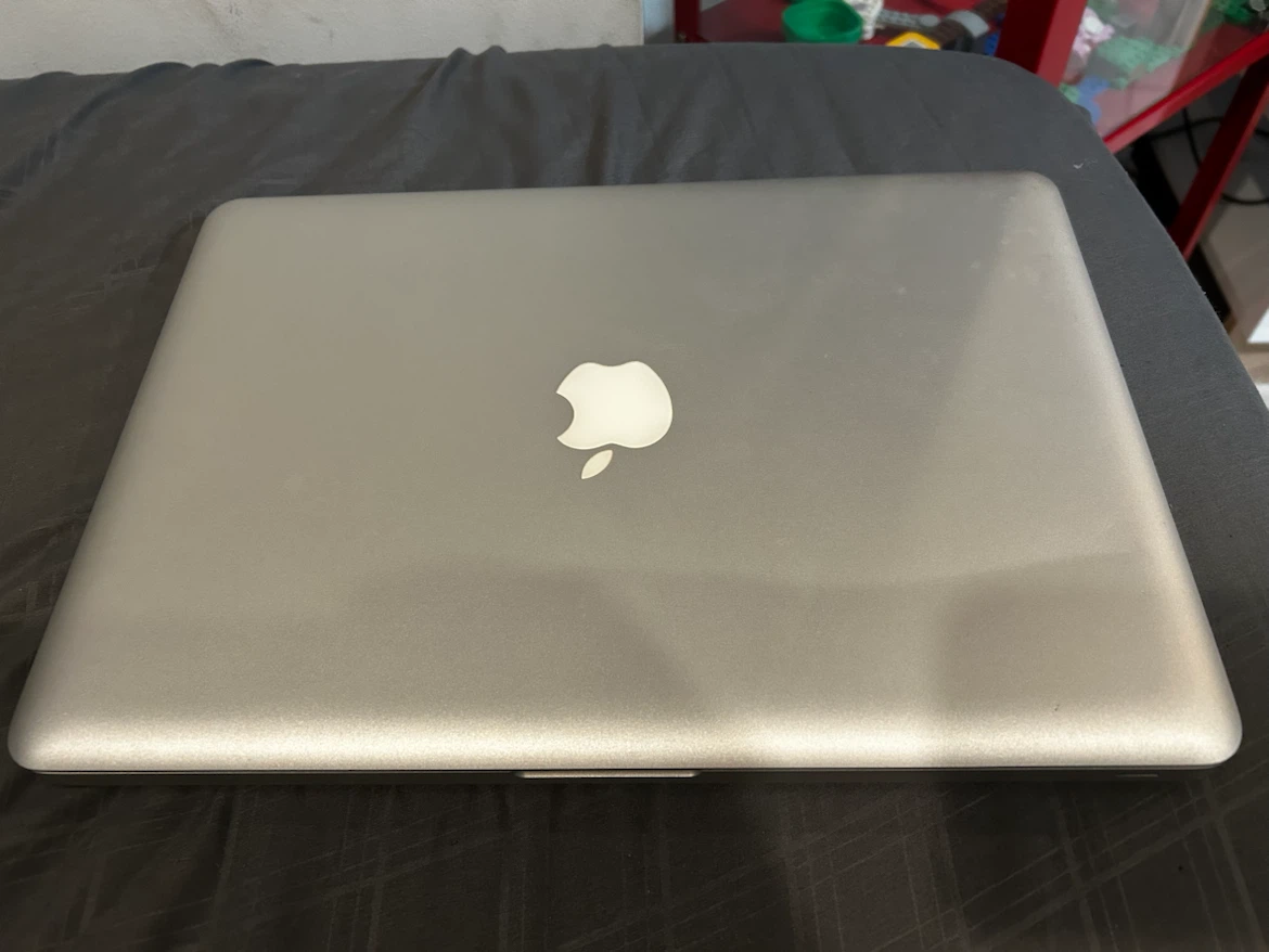 Apple MacBook Pro Laptop