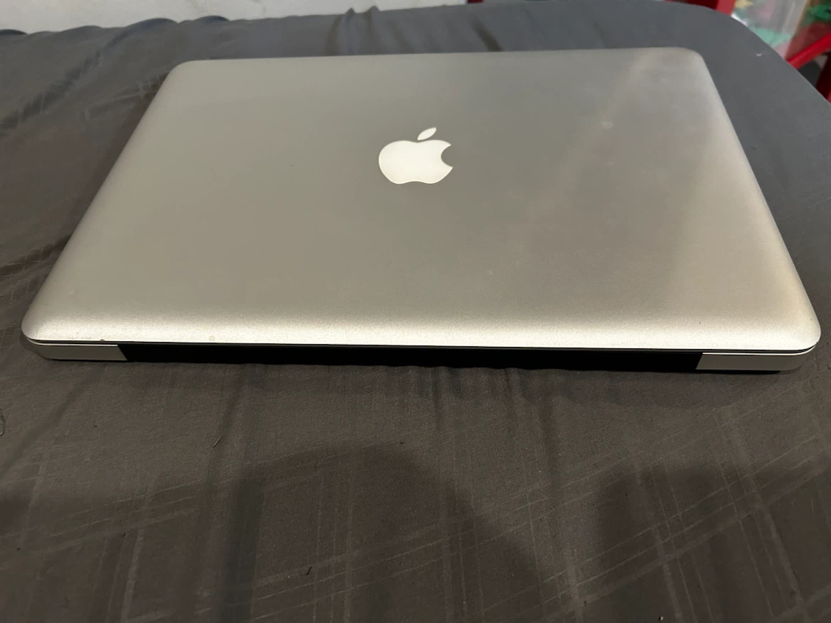 Apple MacBook Pro Laptop - photo 2