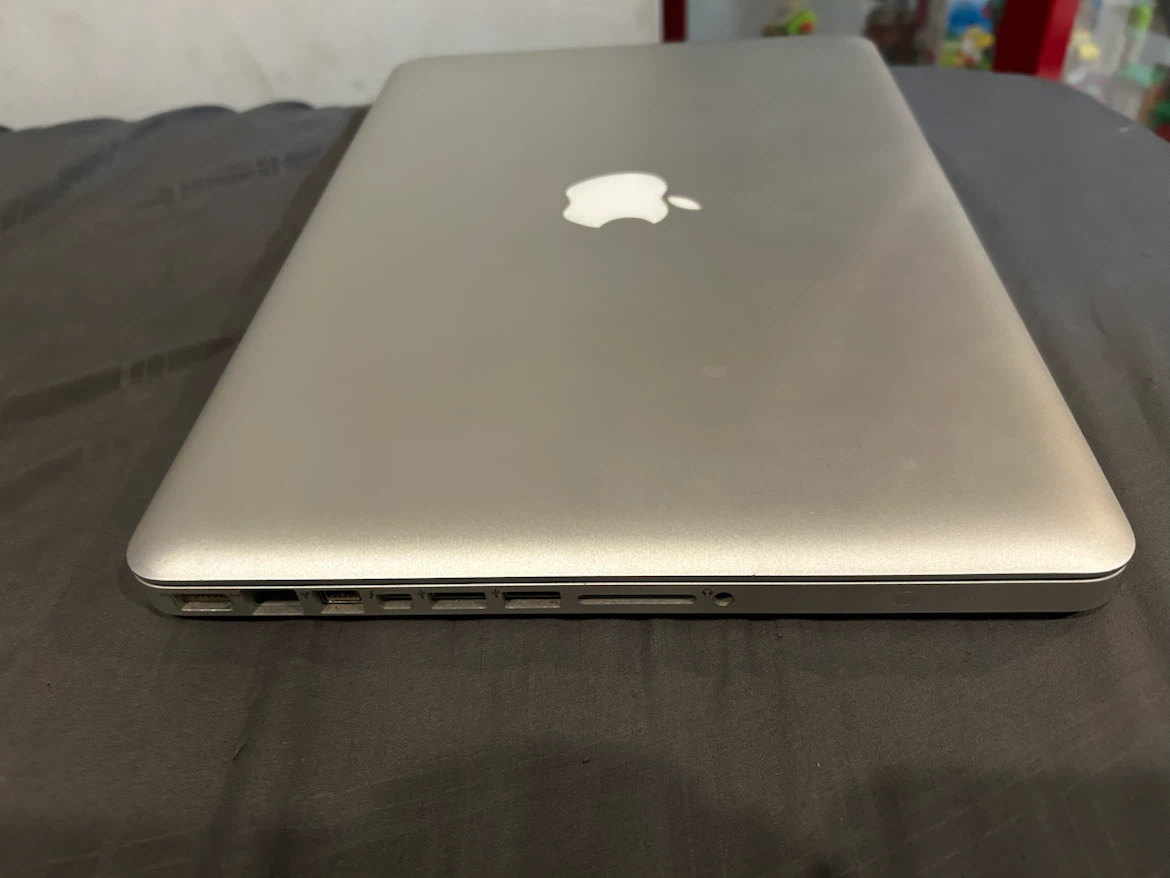 Apple MacBook Pro Laptop - photo 3