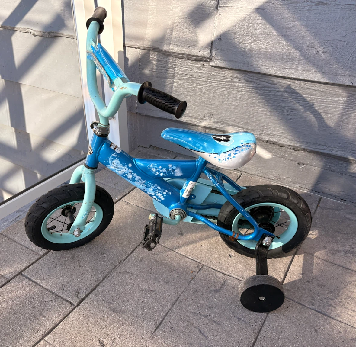 Huffy Frozen children's bike with training wheels