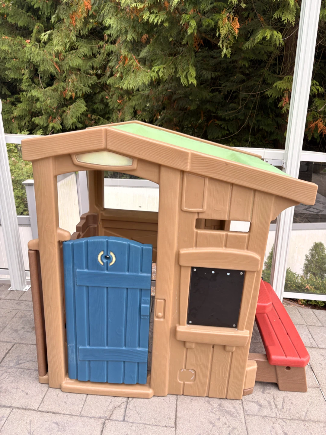 Step2 playhouse with attached bench