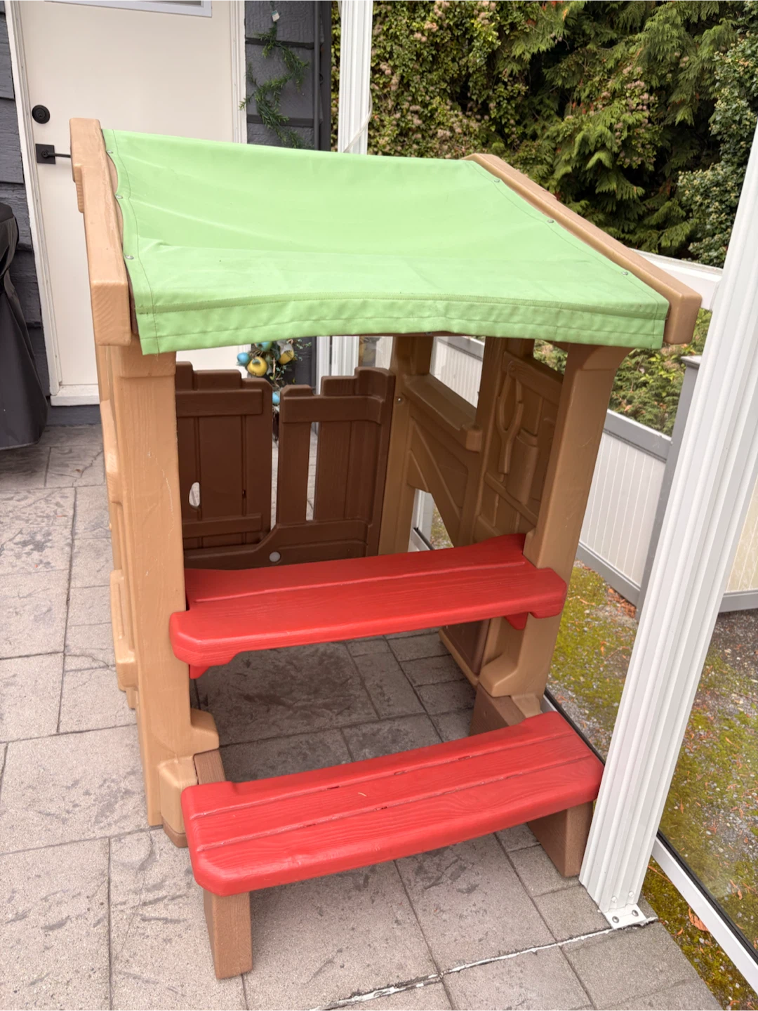 Step2 playhouse with attached bench - photo 2
