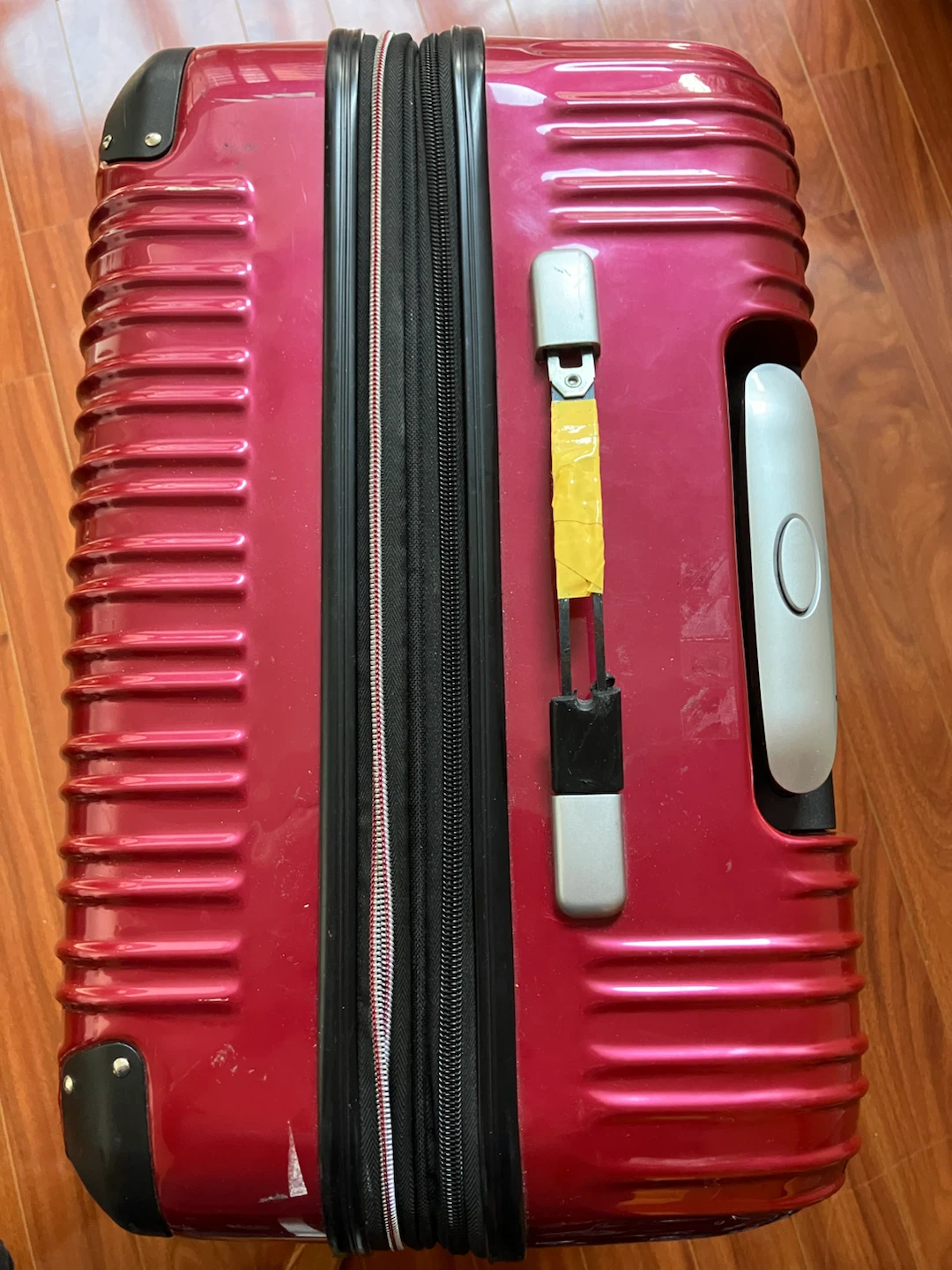 Red Hardshell Spinner Suitcase - photo 3