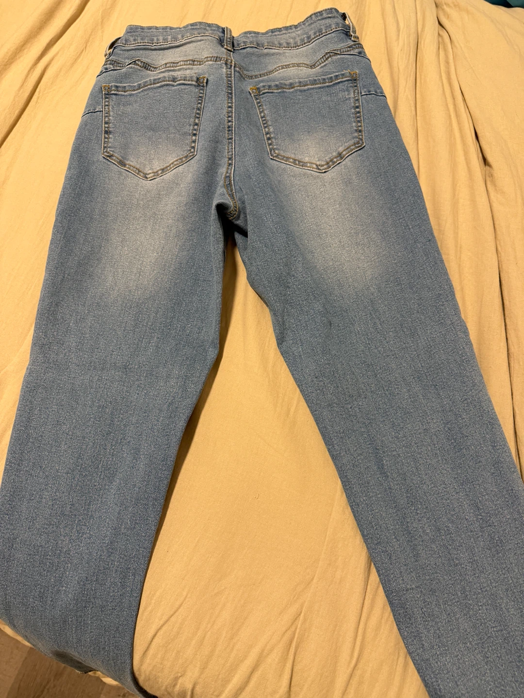Fashion Nova Light Wash Jeans - photo 3