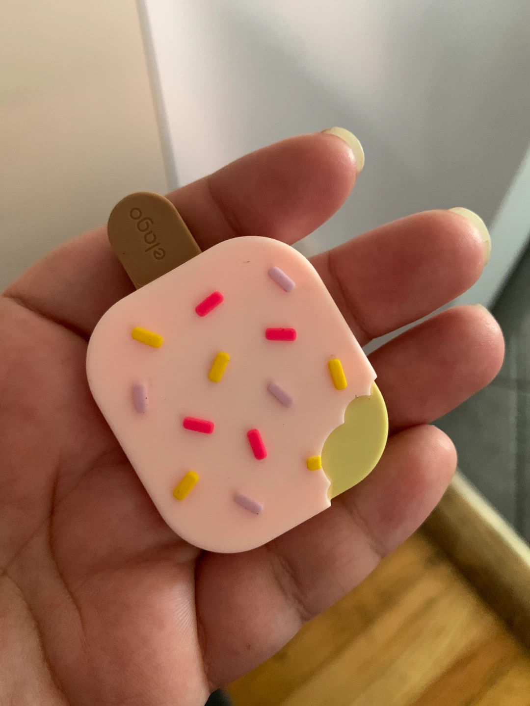 Elago Popsicle airtag Case