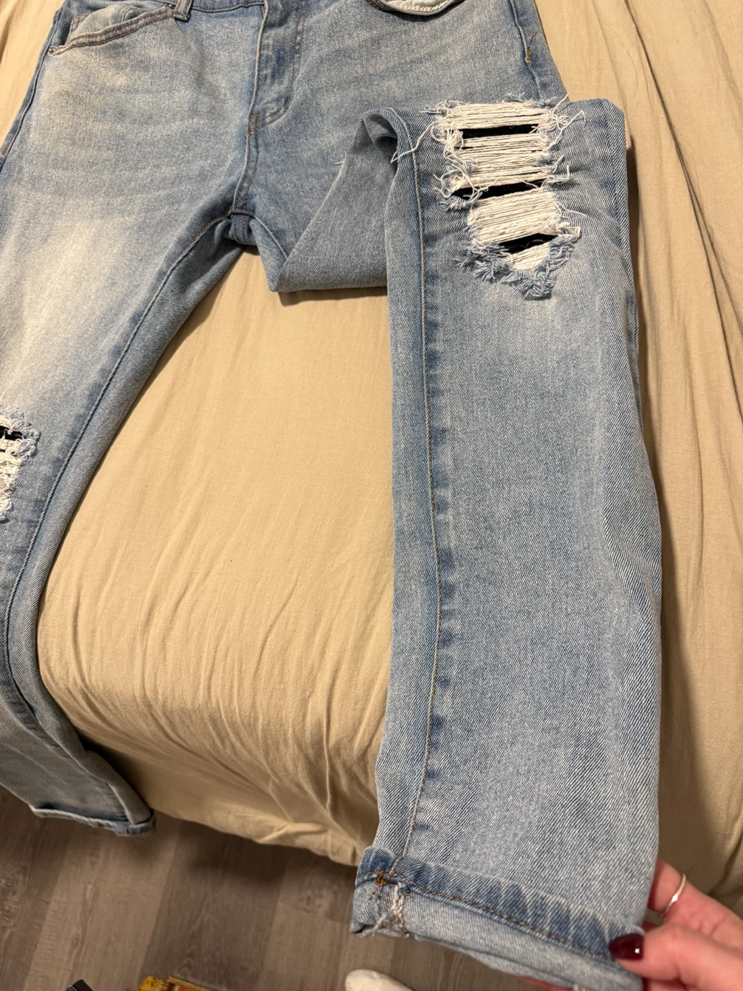 Forever 21 Light Wash Distressed Jeans Size 33 - photo 2