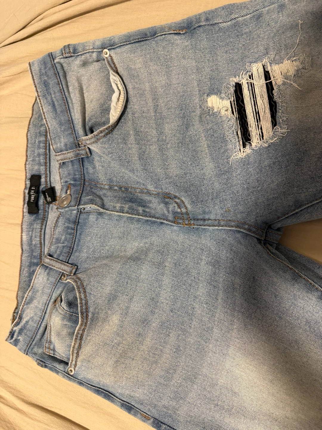 Forever 21 Light Wash Distressed Jeans Size 33 - photo 4