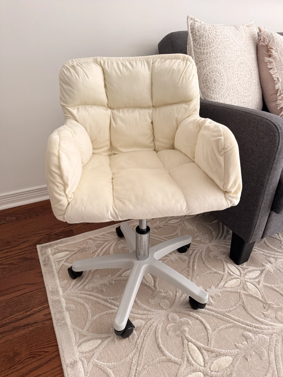 Cream Tufted Office Desk Chair