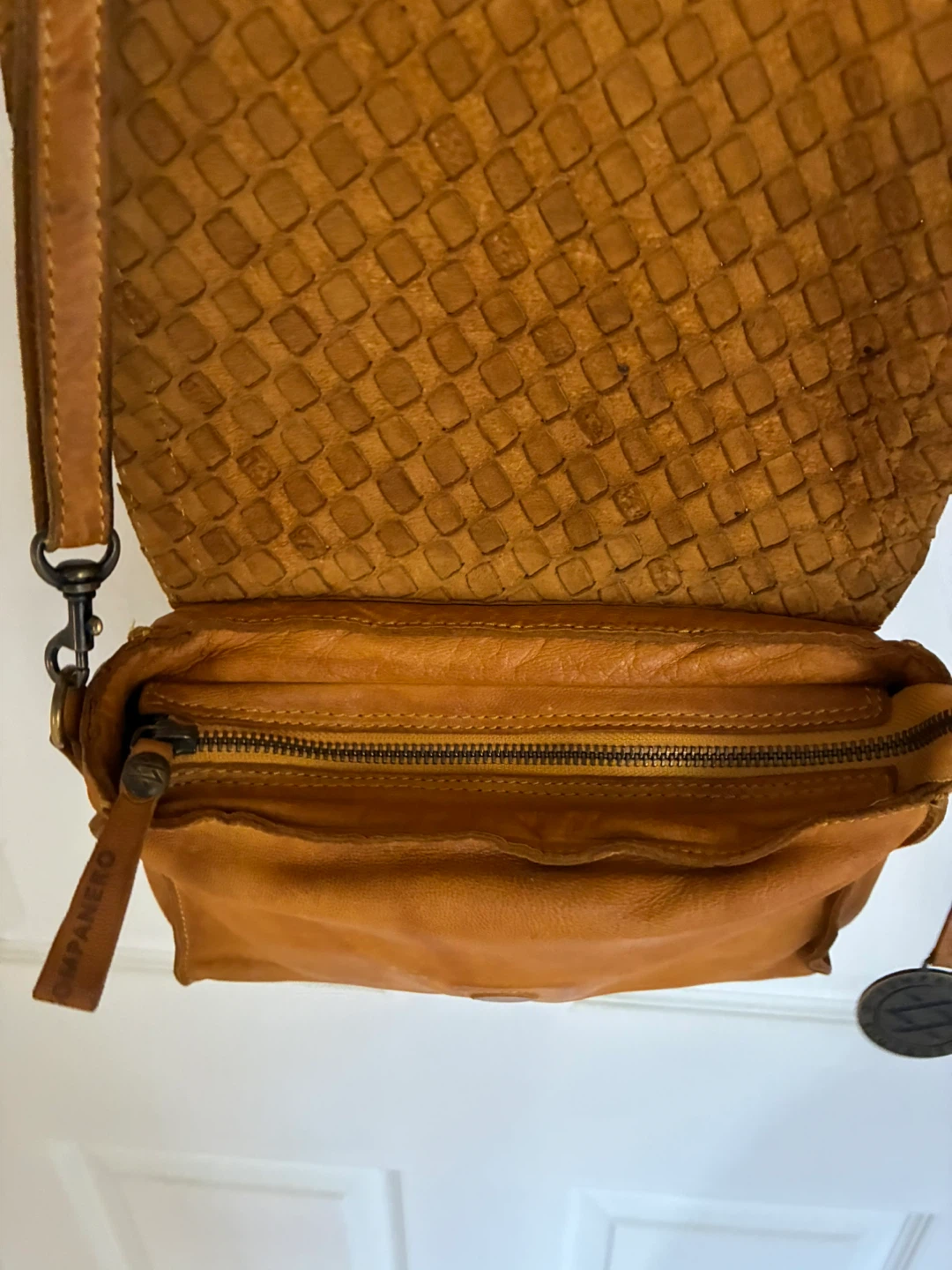 Kompanero Leather Crossbody Bag - photo 2