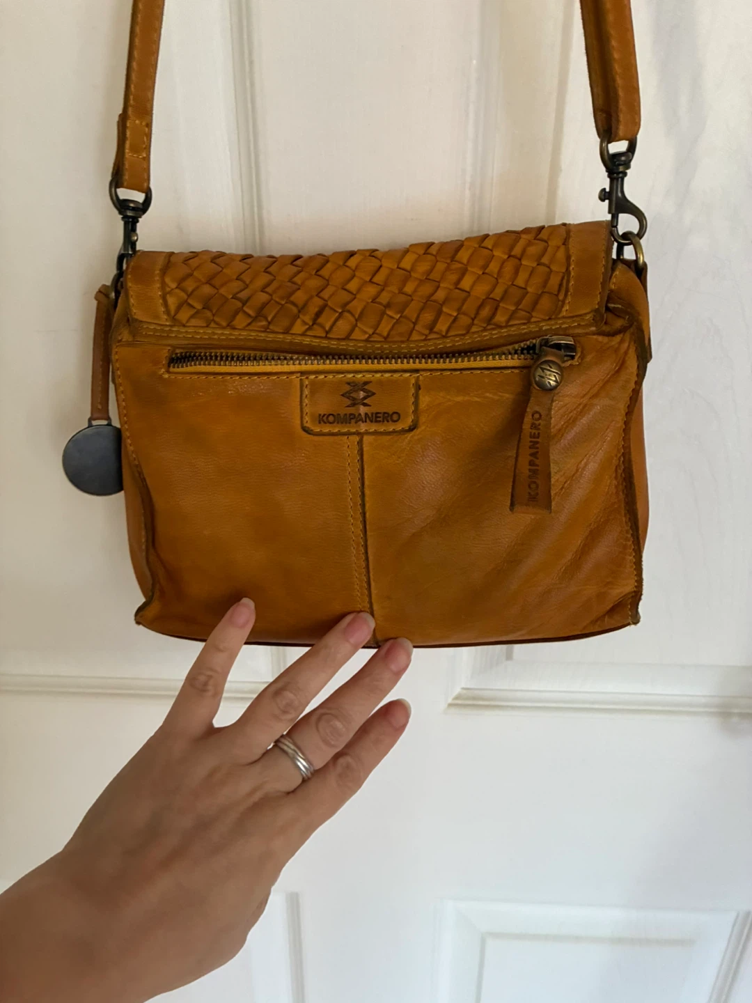 Kompanero Leather Crossbody Bag - photo 4