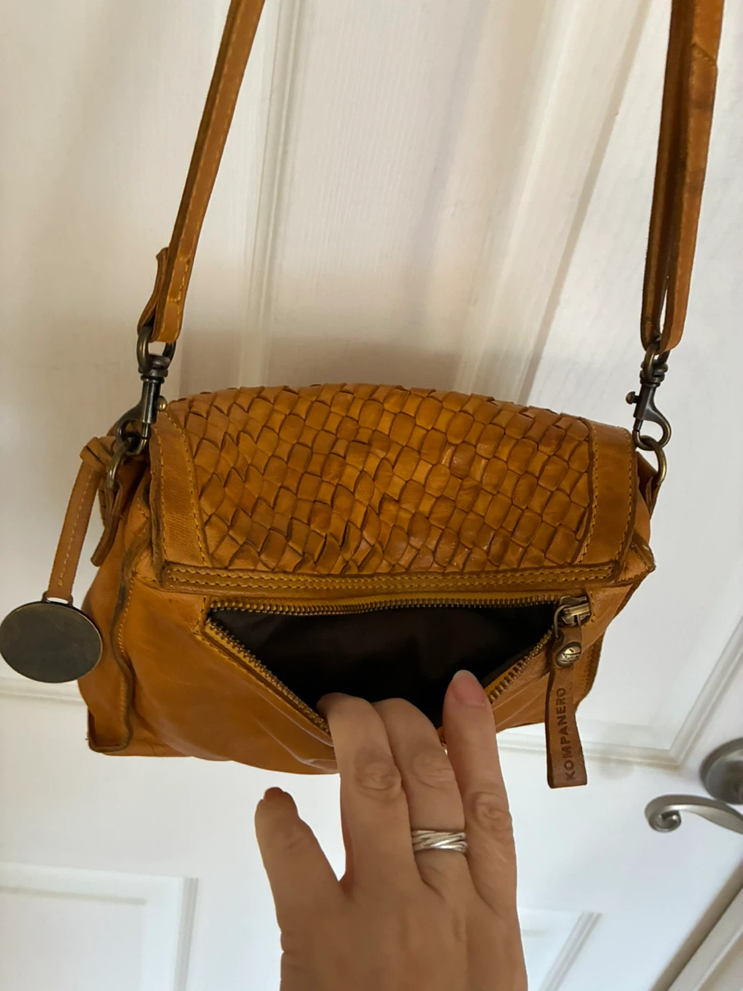 Kompanero Leather Crossbody Bag - photo 5