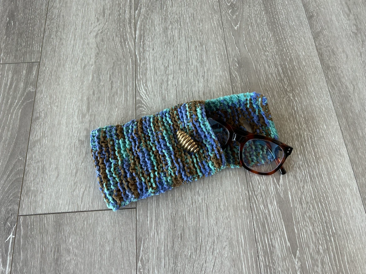 Reading Glasses with Crochet Case - photo 2