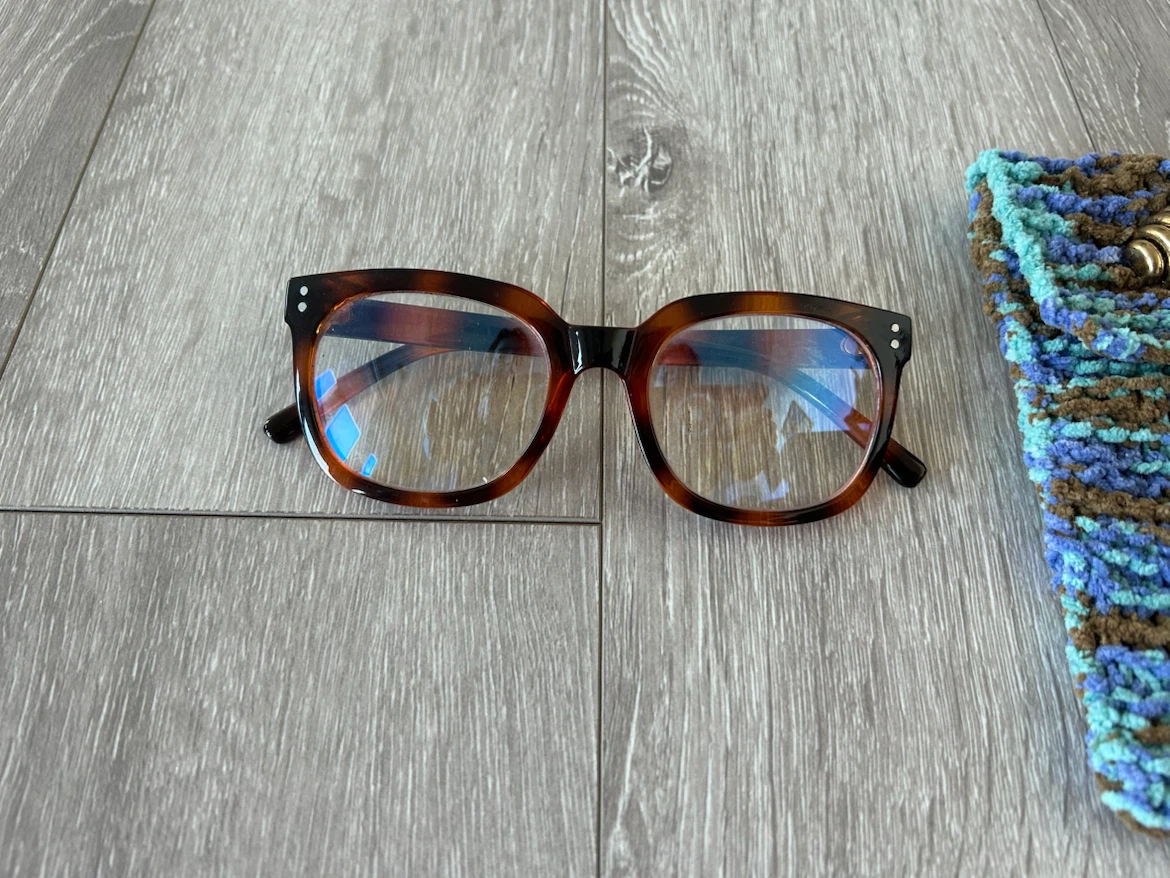 Reading Glasses with Crochet Case - photo 3