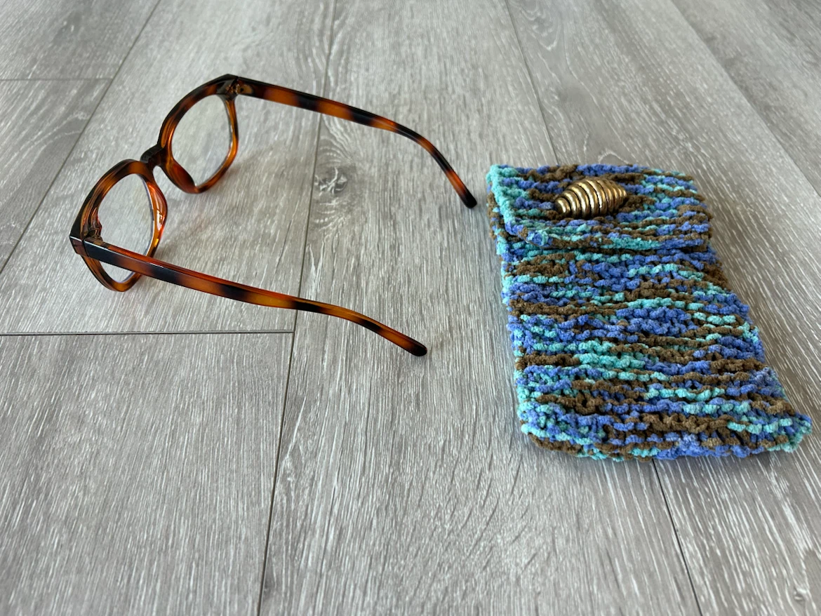 Reading Glasses with Crochet Case - photo 4