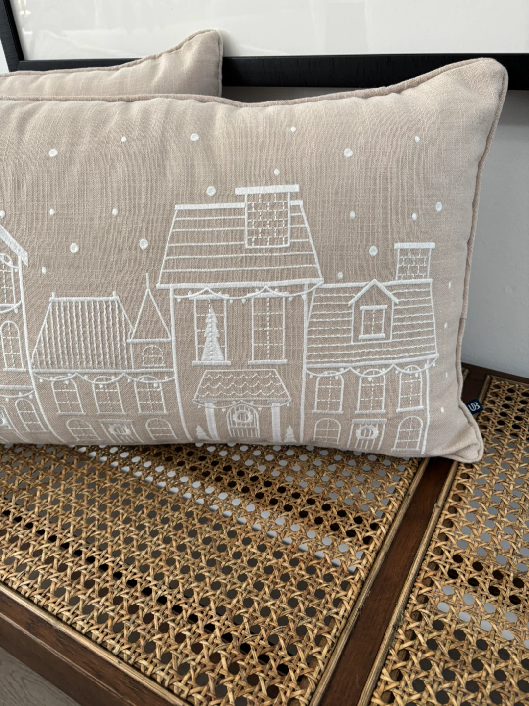 Urbarn Barn Christmas Pillows - photo 3