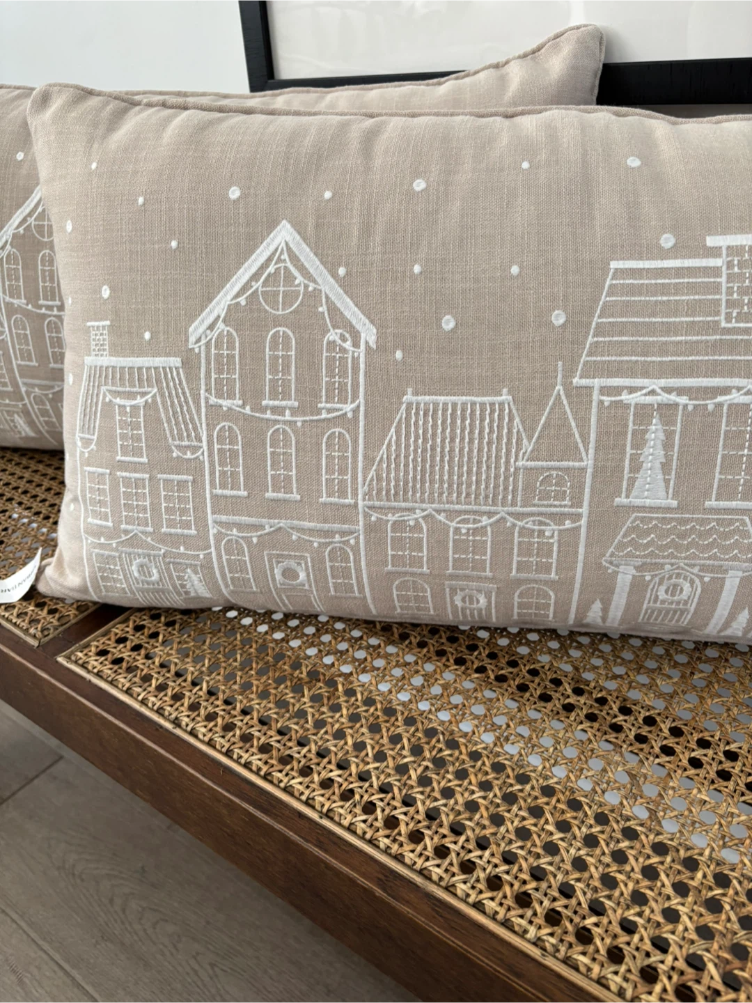 Urbarn Barn Christmas Pillows - photo 4