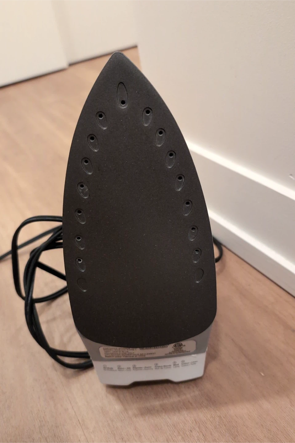 BLACK+DECKER Light 'N Easy Compact Steam Iron - photo 2