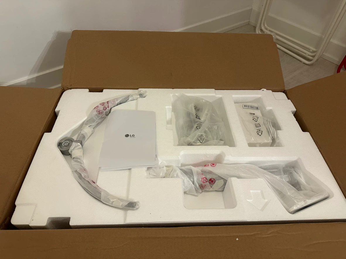 LG 32UP550-W 31.5” 4K UHD USB-C Monitor - photo 3