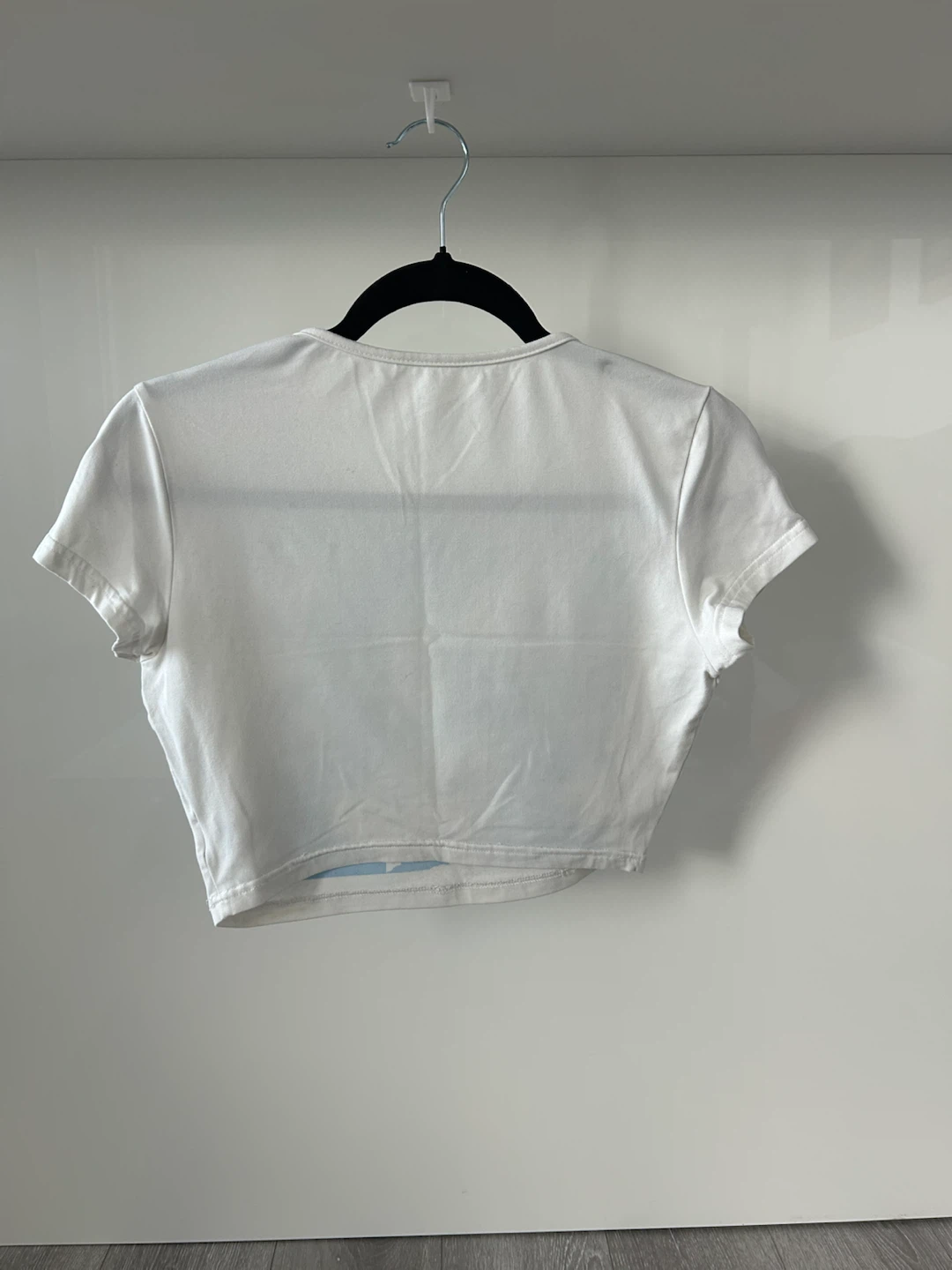 SHEIN White Graphic Crop Top - photo 2