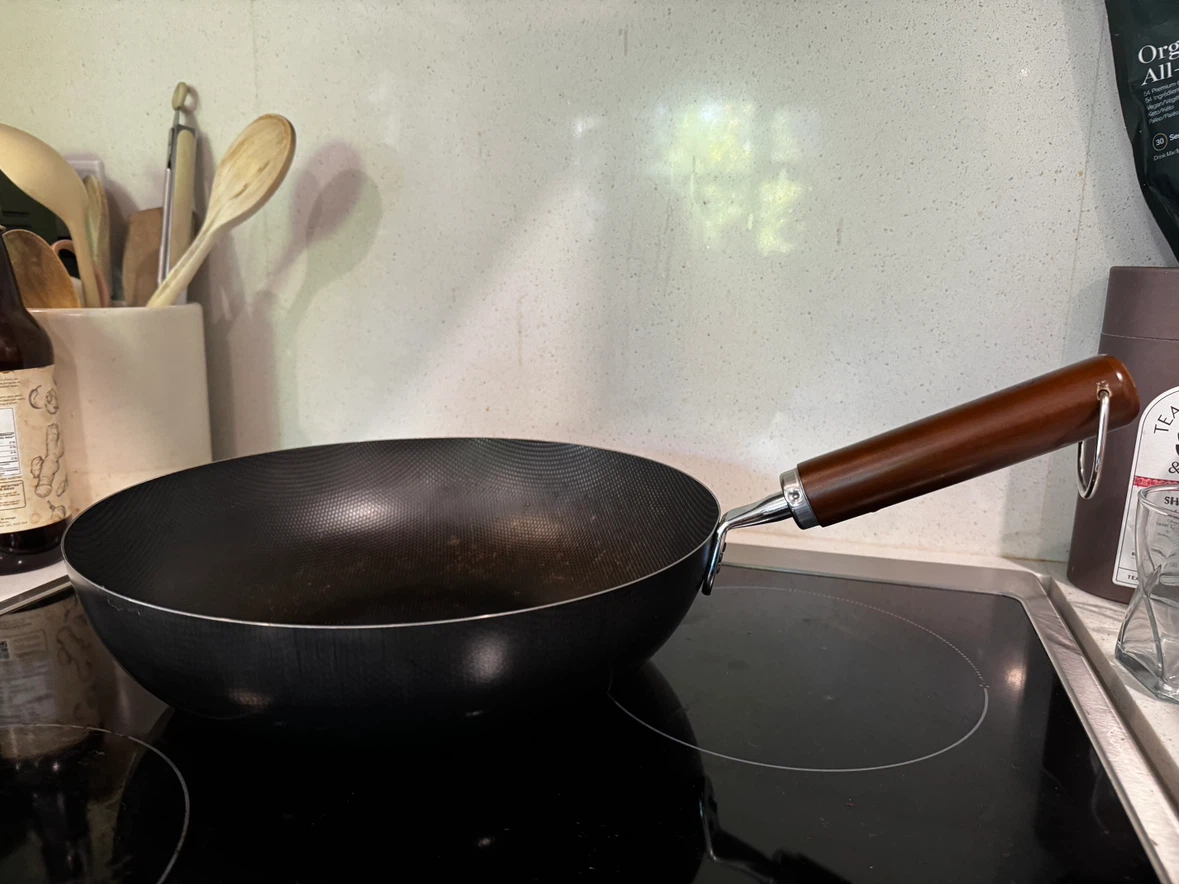 Non-stick Wok with Wooden Handle