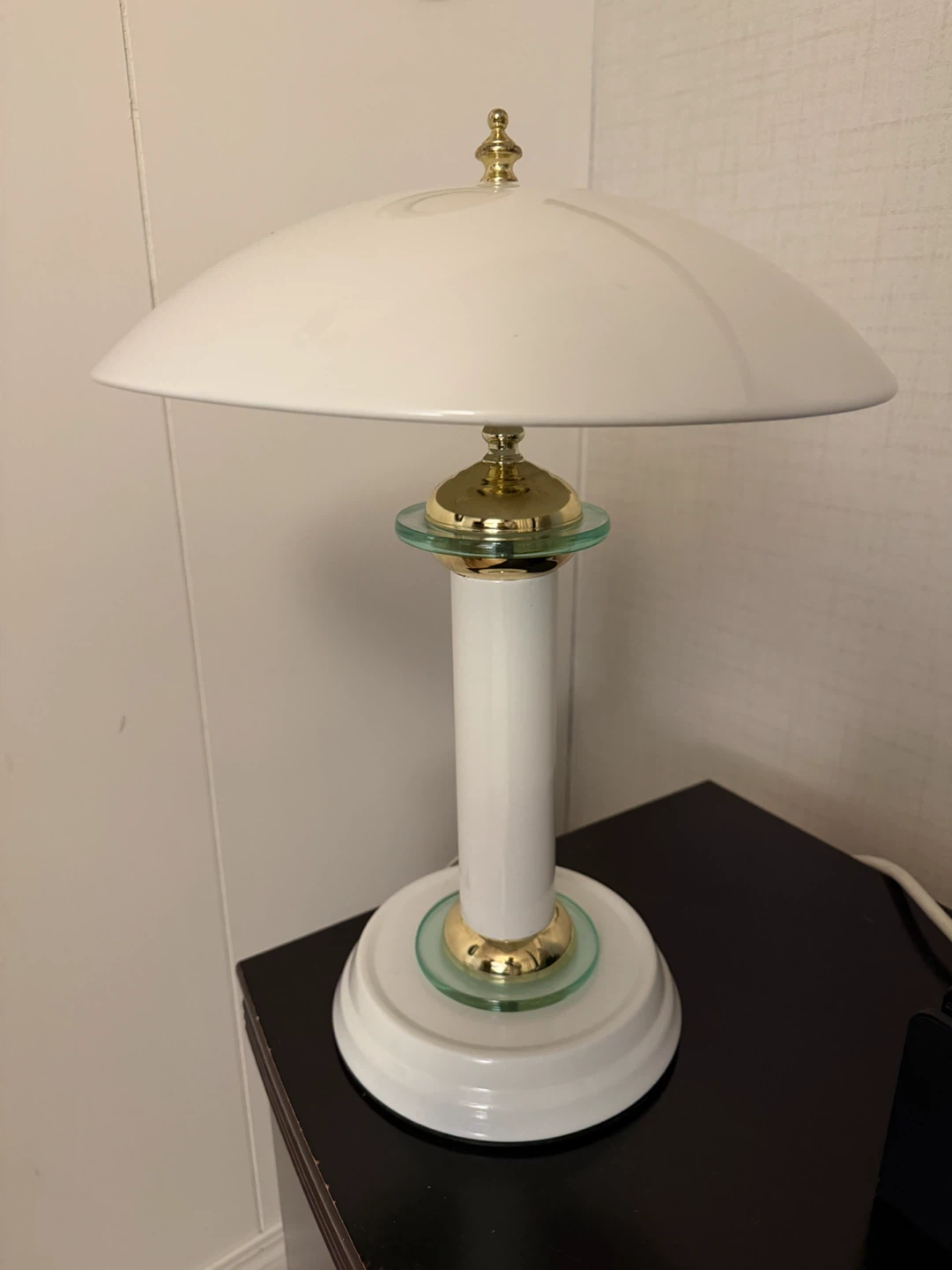 White and Gold Table Lamp - photo 2