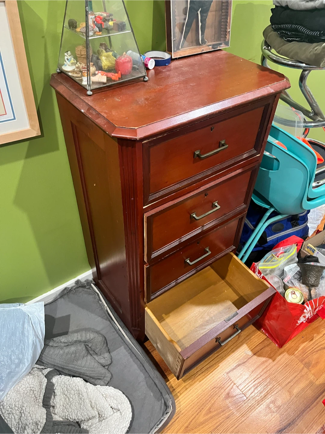 wooden dresser with 4 Drawers
