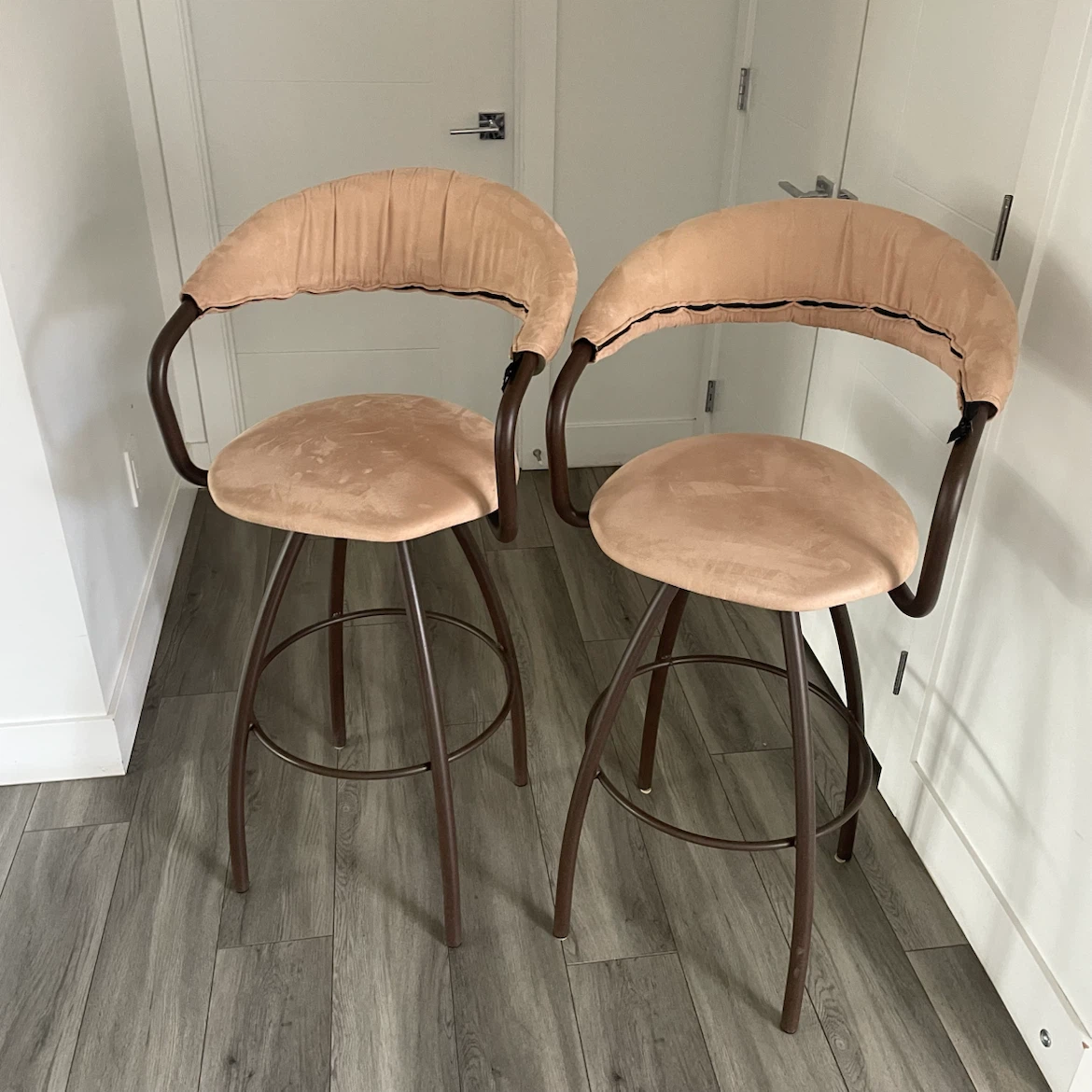2l Bar Stools