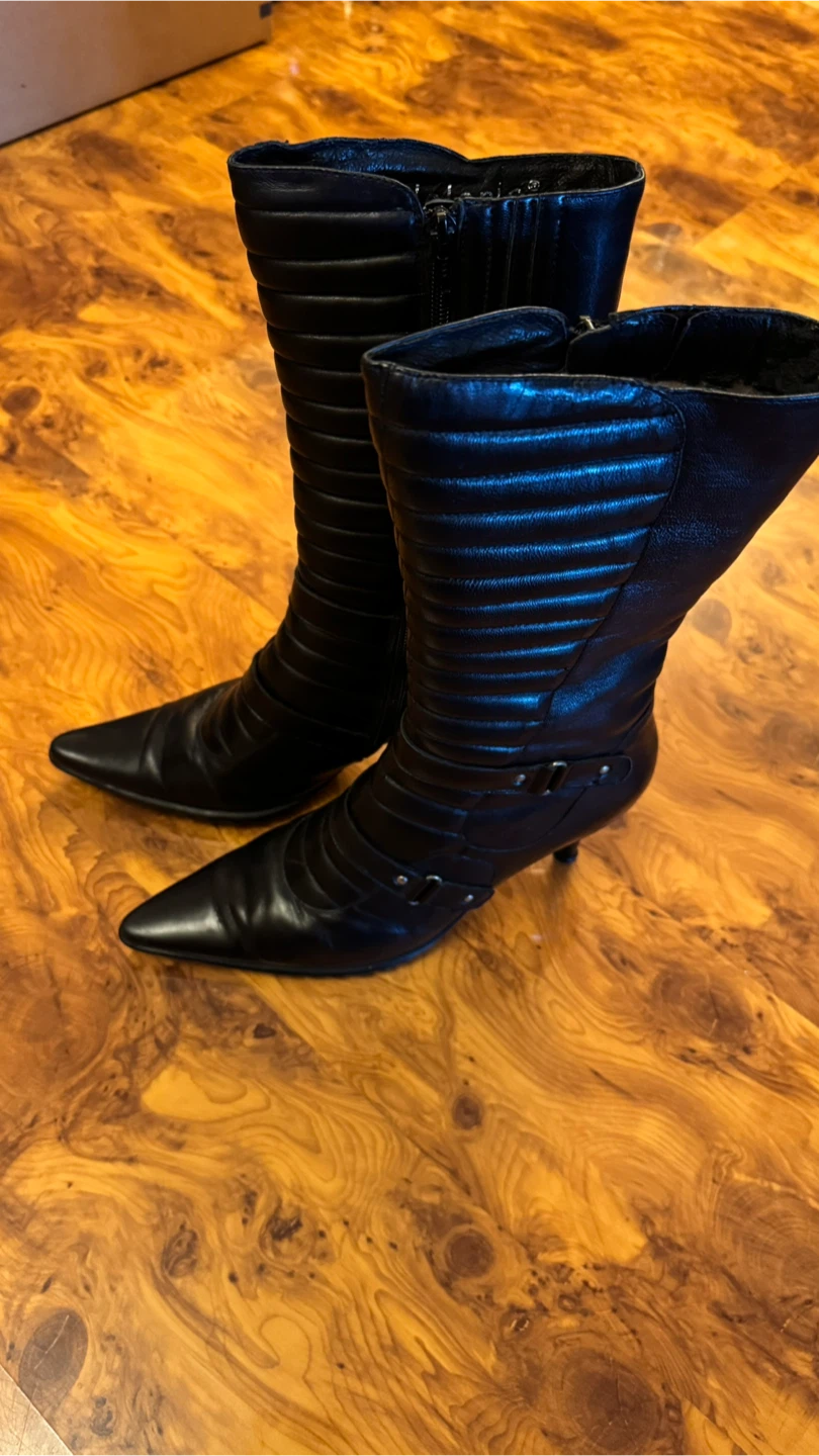 Lolanic black leather boots