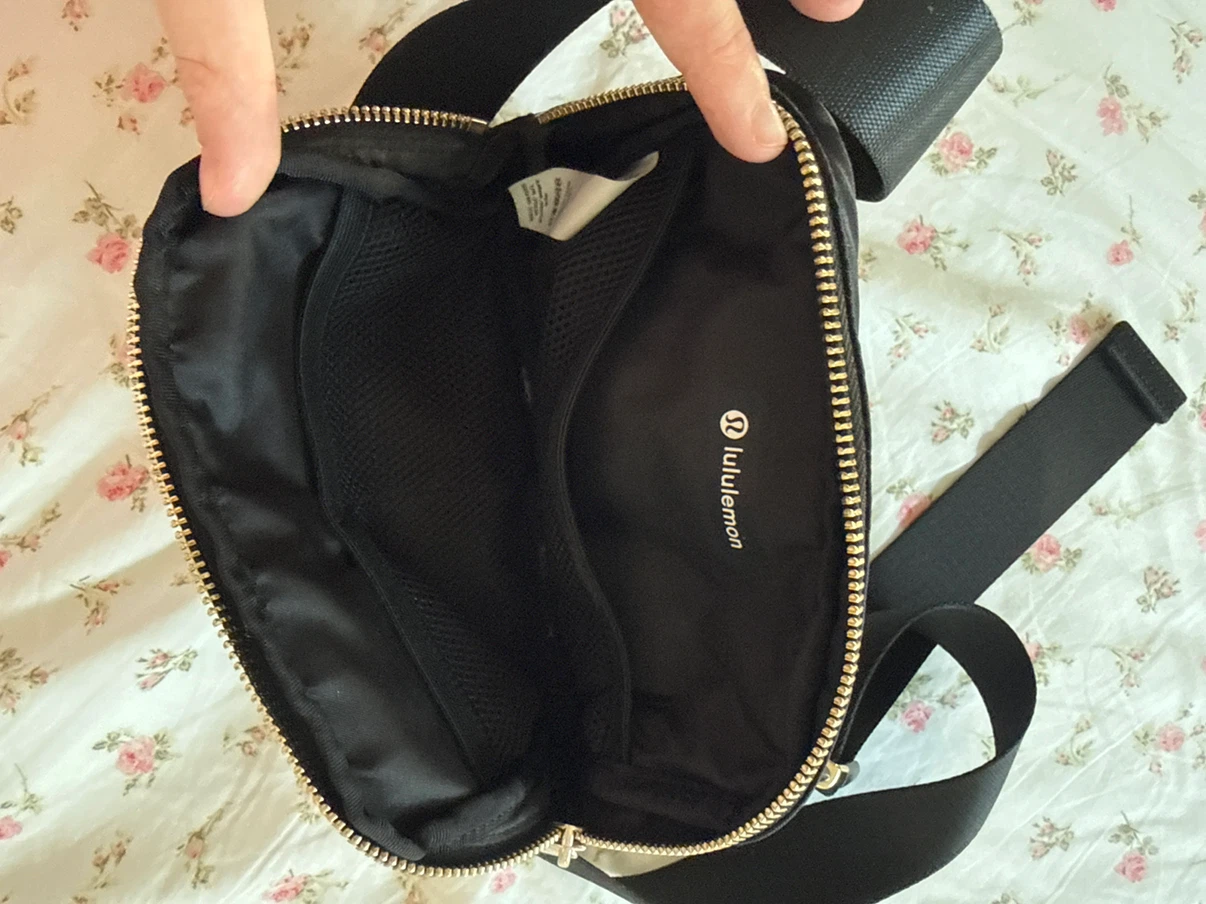 Lululemon Everywhere Belt Bag - photo 3