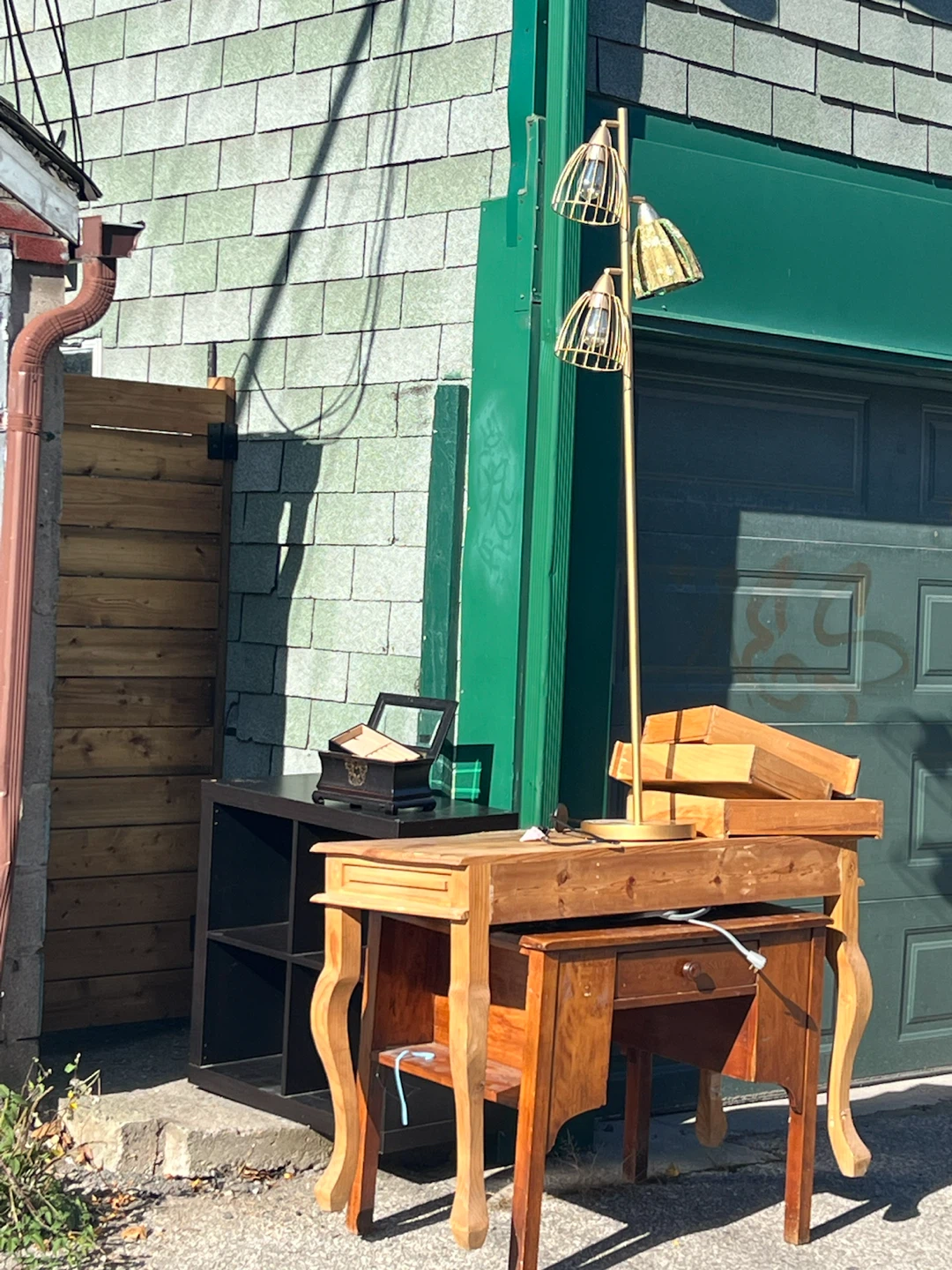 165 Shaw st - Stooping /more to come- free - vinyl