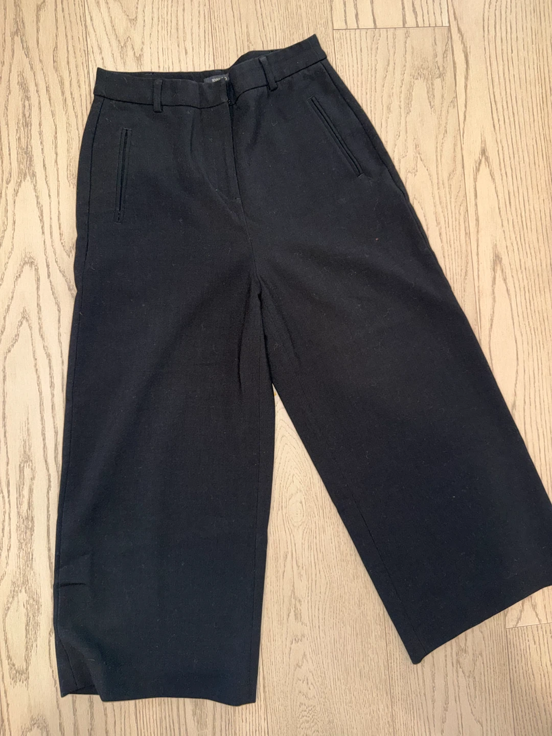 RW&CO. Black Cropped Pants