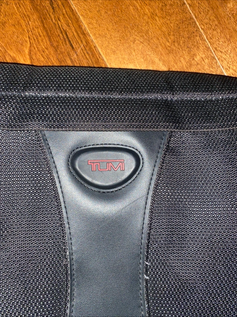 Tumi Messenger Bag Black Crossbody Laptop 508C Travel Carry On - photo 2
